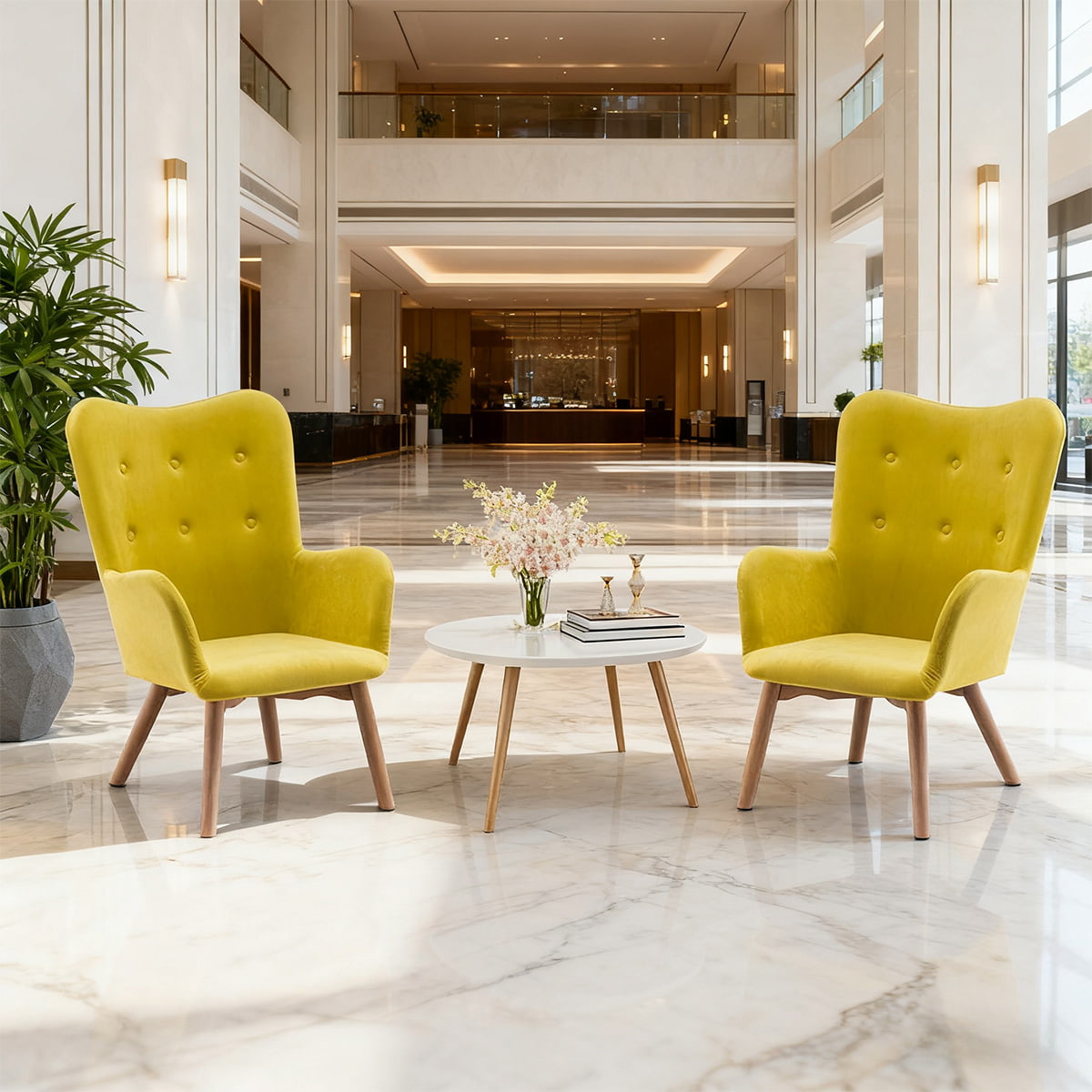 كرسي بذراعين ذو لمسة مخملية صفراء حديثة - كرسي ترفيه معنقدة بظهر مجنح مع أرجل خشبية ومساند للذراعين لغرفة المعيشة أو غرفة النوم أو المكتب